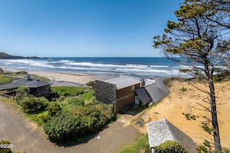 220 NW 68th St, Newport, OR 97365