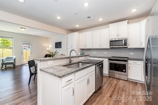 314 Embers Ln, Lake Wylie, SC 29710