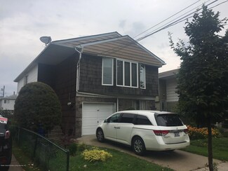 95 Slater Blvd, Staten Island, NY 10305