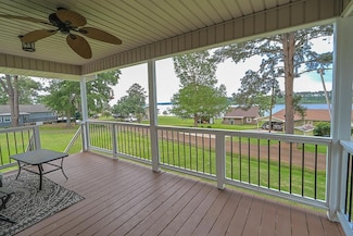 176 Paradise Dr, Zavalla, TX 75980