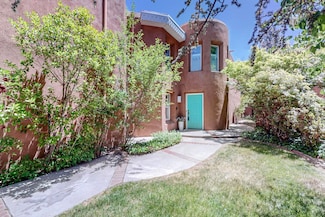 2904 Calle de Alamo NW, Albuquerque, NM 87104
