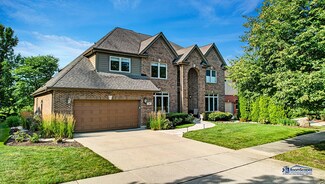 19 E Warson Ct, Vernon Hills, IL 60061