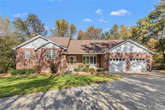16 York Ln, Villa Ridge, MO 63089