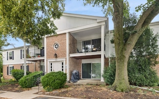 985 Golf Course Rd Unit 8, Crystal Lake, IL 60014