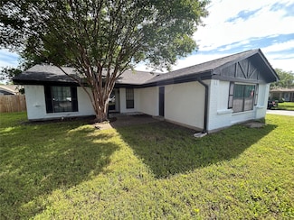 3913 Longstraw Dr, Fort Worth, TX 76137