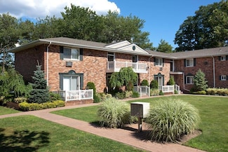 6 Baker St Unit 6D, West Babylon, NY 11704