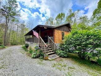 907 Parkstown Rd, Wilder, TN 38589