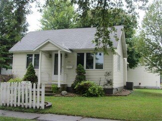 202 S Canfield St, Dunkerton, IA 50626