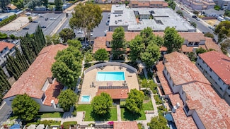 18220 Oxnard St Unit 105, Tarzana, CA 91356