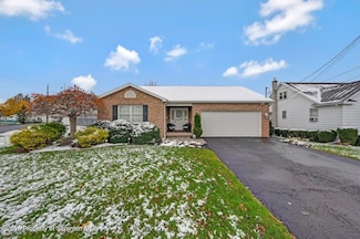 11 Gilroy St, Blakely, PA 18452