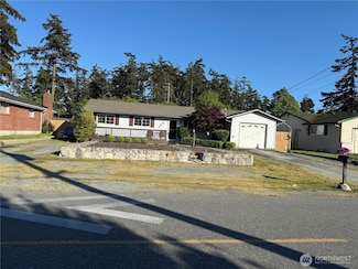 588 NE Harvest Dr, Oak Harbor, WA 98277