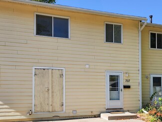 707 Garnet Dr, Ames, IA 50010