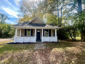 500 W 2nd St, Veedersburg, IN 47987