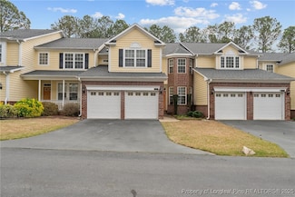 29 Hawk Ridge Dr, Spring Lake, NC 28390