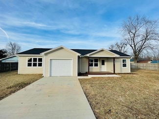 513 W Park St, Seymour, MO 65746