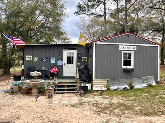 851 Kings Lake Blvd, Defuniak Springs, FL 32433