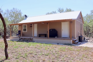 11943 Fm 472, Bigfoot, TX 78005