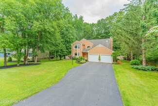 25 Orchard Park Dr, Clifton Park, NY 12065