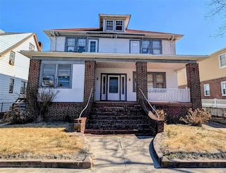 164 Beach 124th St, Rockaway Park, NY 11694