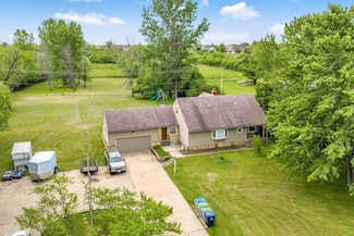 9335 W County Line Rd, Milwaukee, WI 53224