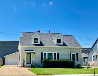 621 N Linwood Ave, Appleton, WI 54914