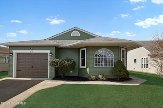 77 Trent Dr, Toms River, NJ 08757