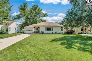 627 W 21st Ave, Hutchinson, KS 67502