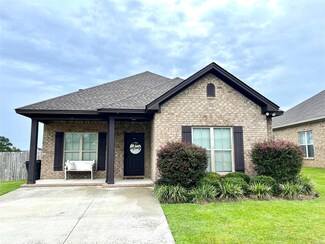 9 Riverhills Ct, Tallassee, AL 36078