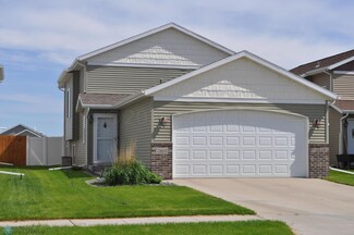 2667 54th Ave S, Fargo, ND 58104