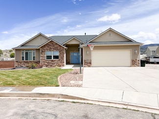 5228 N Woodland Pointe Cir, Enoch, UT 84721