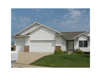 439 Prairie View Cir, Fairfax, IA 52228