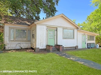 718 Signal St, Ocean Springs, MS 39564