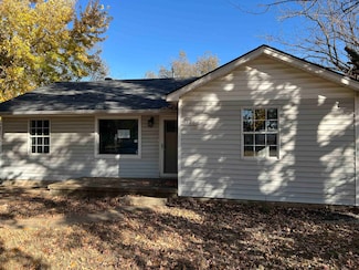 1126 N 9th St, Arkansas City, KS 67005