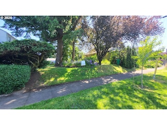7020 NE Stanton St, Portland, OR 97213