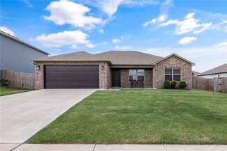 2313 Pinewood Ave, Lowell, AR 72745
