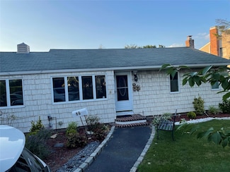 15 Bishoff Ave, Bethpage, NY 11714