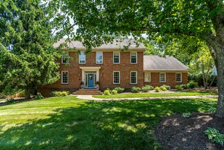 2132 Woodmont Dr, Lexington, KY 40502