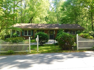 171 Surry Ln, Hendersonville, NC 28791
