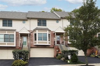 305 Woodcrest Dr, Coraopolis, PA 15108