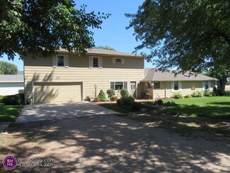 27 Kuester Lake, Grand Island, NE 68801