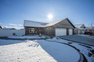 8414 W Ferguson Ln, Rathdrum, ID 83858