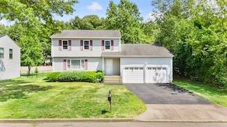 21 Lyda Dr, Milford, CT 06460
