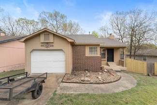 32 Oak Ridge Dr, Maumelle, AR 72113
