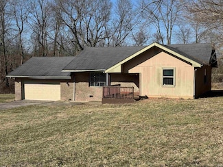 823 Hidden Acres Dr, Bedford, IN 47421