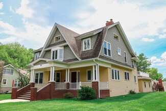 905 E 1st St N, Carlinville, IL 62626