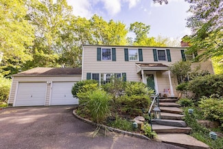 14 Brewster Hill Rd, East Setauket, NY 11733