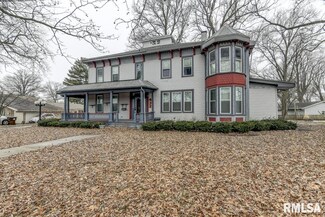 432 N 5th St, Auburn, IL 62615