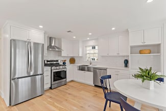33 Dexter Ave, Sandwich, MA 02563