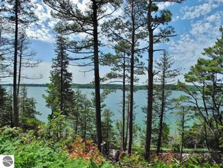 3911 N Highland Dr Unit 16-19, Lake Leelanau, MI 49653