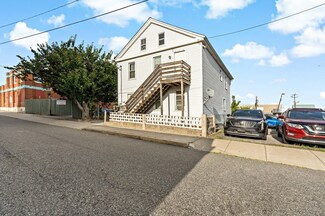 62 9th St, Fall River, MA 02720